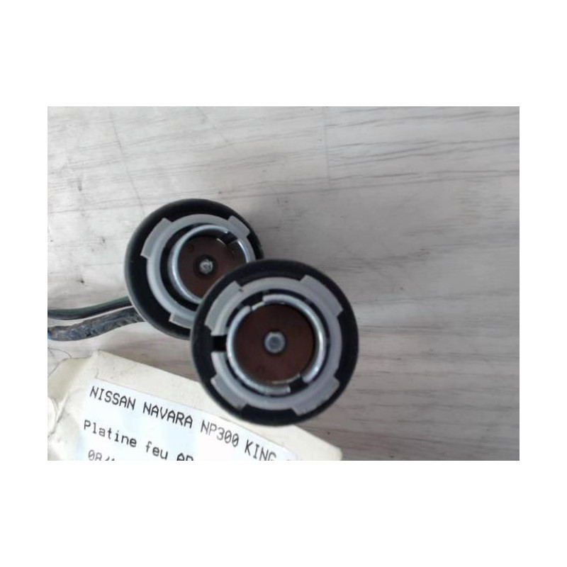 Platine feu arriere gauche NISSAN NAVARA NP300 d’occasion