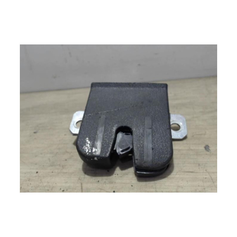 Serrure de coffre VOLKSWAGEN POLO 3 PHASE 2 d’occasion