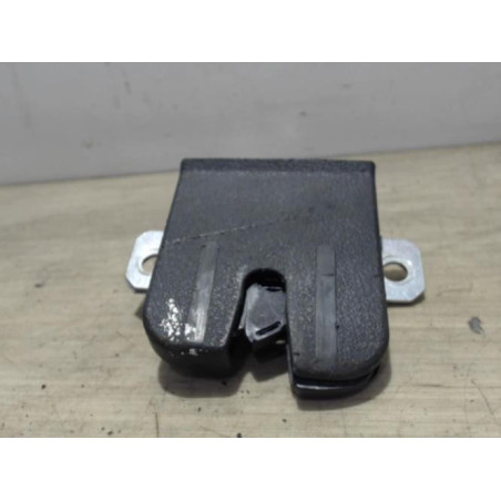 Serrure de coffre VOLKSWAGEN POLO 3 PHASE 2 d’occasion