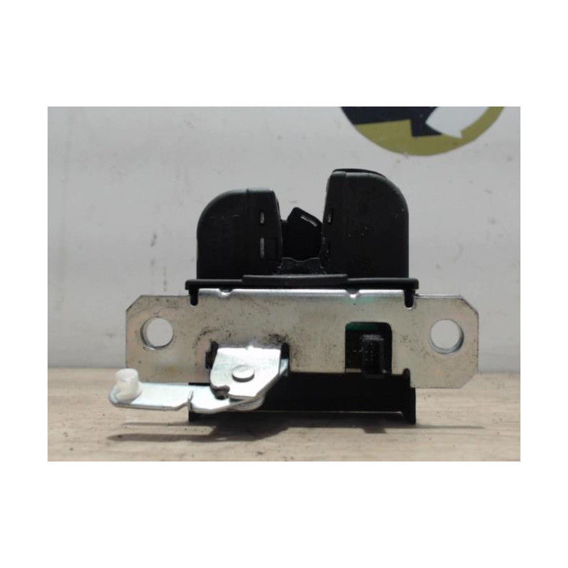 Serrure de coffre VOLKSWAGEN POLO 3 PHASE 2 d’occasion