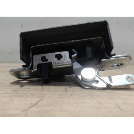 Serrure de coffre VOLKSWAGEN POLO 3 PHASE 2 d’occasion