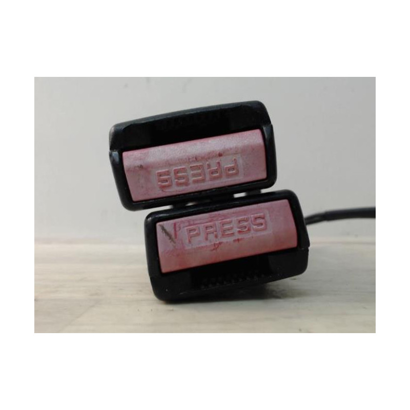 Attache ceinture arriere centrale PEUGEOT 207 PHASE 1 d’occasion