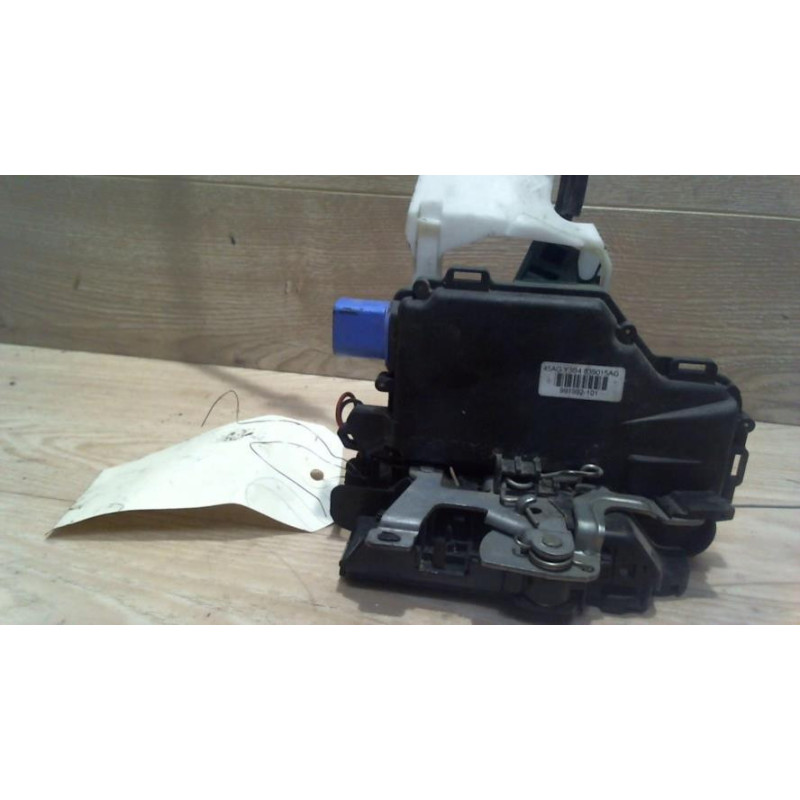 Serrure de porte laterale gauche SEAT CORDOBA 2 d’occasion