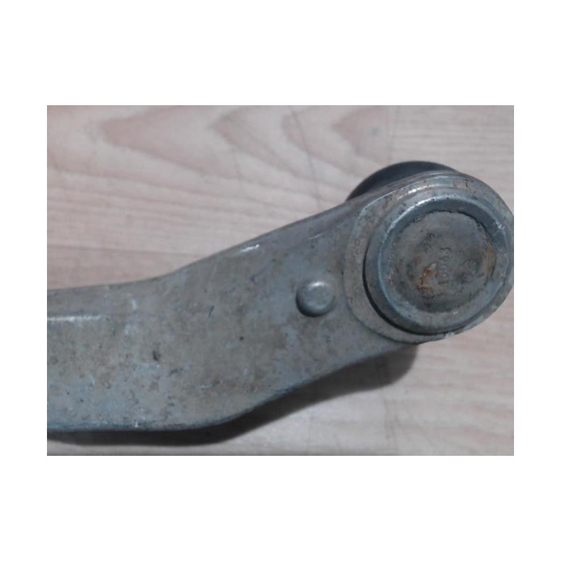 Bras inferieur avant droit AUDI A4 2 PHASE 1 d’occasion
