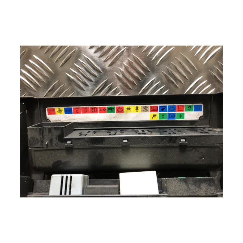 Porte fusible RENAULT CLIO 1 PHASE 3 d’occasion