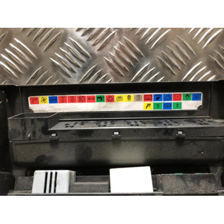 Porte fusible RENAULT CLIO 1 PHASE 3 d’occasion