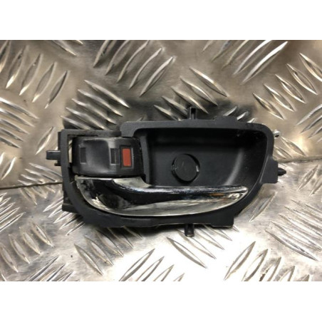 Poignee interieur arriere gauche TOYOTA YARIS 3 PHASE 1 d’occasion