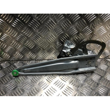 Leve vitre mecanique arriere gauche TOYOTA YARIS 3 PHASE 1 d’occasion
