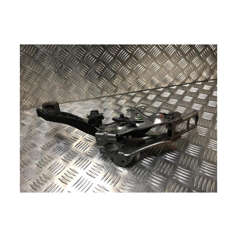 Pedalier d'embrayage TOYOTA YARIS 3 PHASE 1 d’occasion