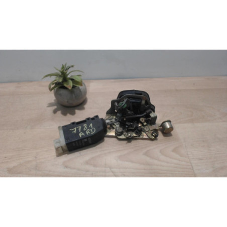 Serrure arriere droit OPEL ZAFIRA B PHASE 1 d’occasion