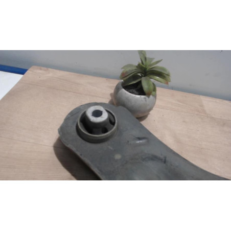 Triangle inferieur avant droit RENAULT SCENIC 3 PHASE 1 d’occasion