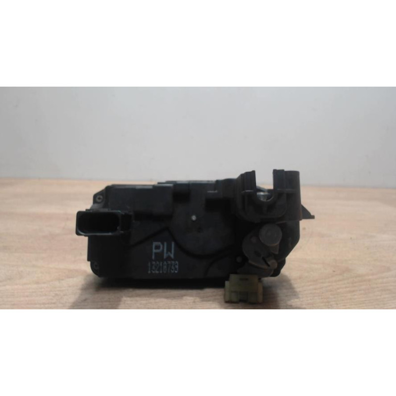 Serrure arriere droit OPEL ZAFIRA B PHASE 1 d’occasion