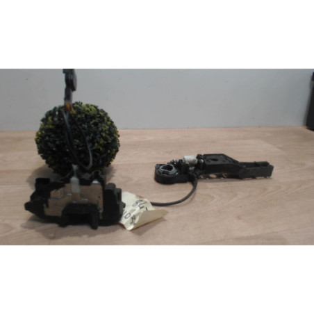 Serrure avant droit RENAULT CLIO 3 PHASE 1 d’occasion