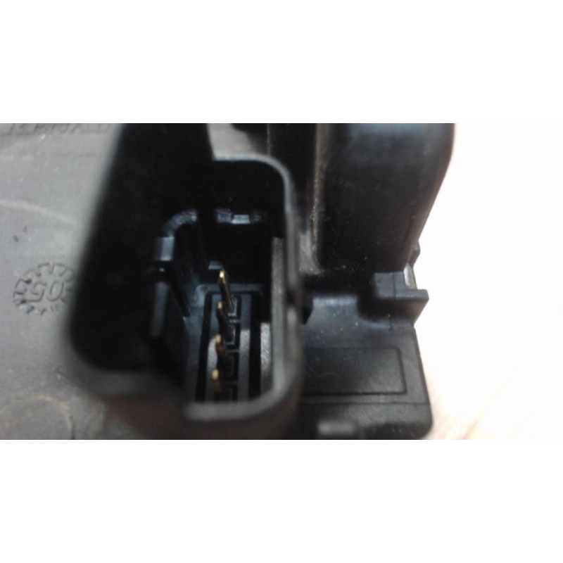 Serrure avant droit RENAULT CLIO 3 PHASE 1 d’occasion