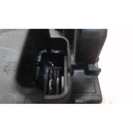 Serrure avant droit RENAULT CLIO 3 PHASE 1 d’occasion