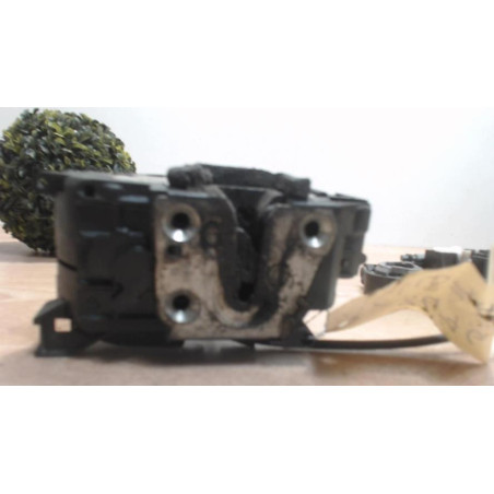 Serrure avant droit RENAULT CLIO 3 PHASE 1 d’occasion