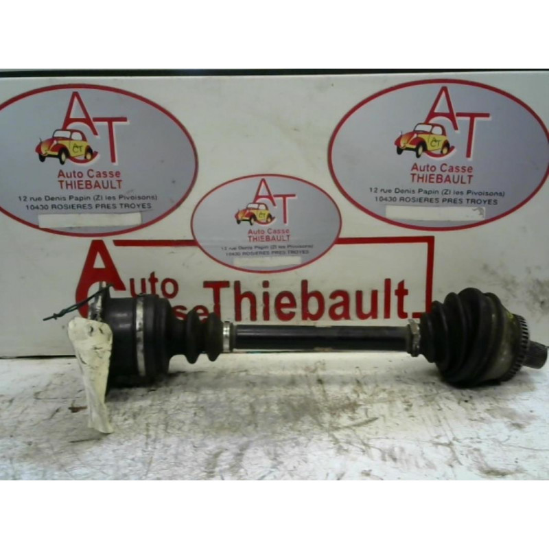 Cardan gauche (transmission) VOLKSWAGEN PASSAT V (3B3) d’occasion