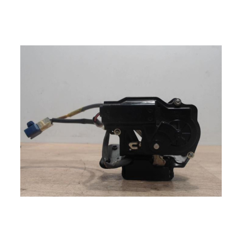 Serrure de coffre TOYOTA COROLLA VERSO 2 PHASE 2 d’occasion