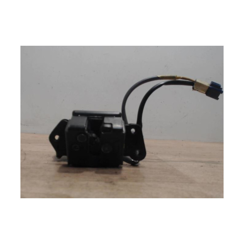 Serrure de coffre TOYOTA COROLLA VERSO 2 PHASE 2 d’occasion