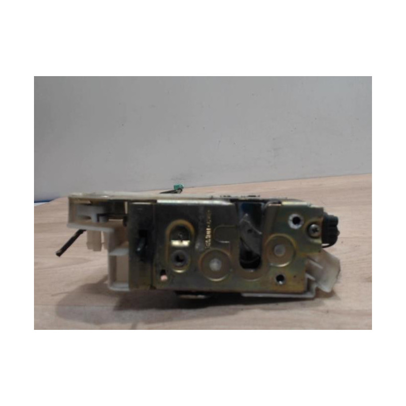 Serrure arriere droit FORD FIESTA 4 PHASE 1 d’occasion