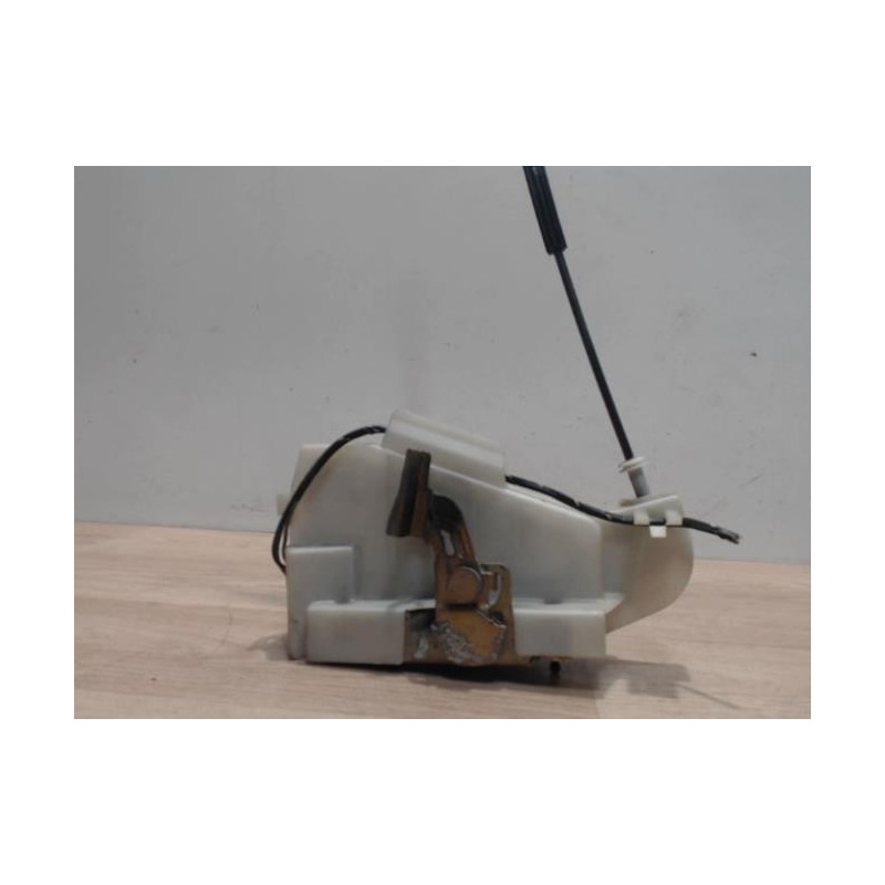 Serrure arriere droit FORD FIESTA 4 PHASE 1 d’occasion