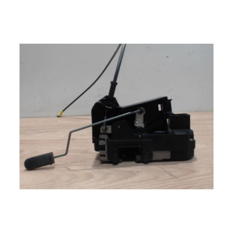 Serrure avant droit RENAULT TRAFIC 2 PHASE 1 d’occasion