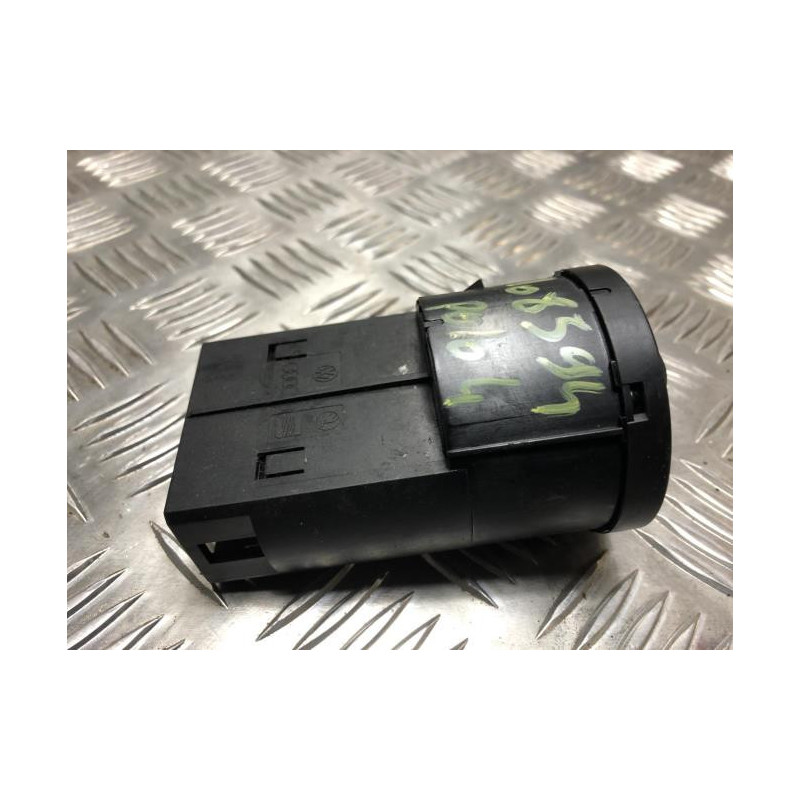 Commande de phare VOLKSWAGEN POLO 4 PHASE 2 d’occasion