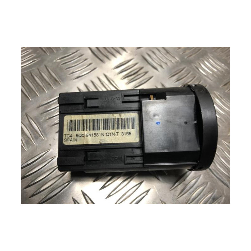 Commande de phare VOLKSWAGEN POLO 4 PHASE 2 d’occasion