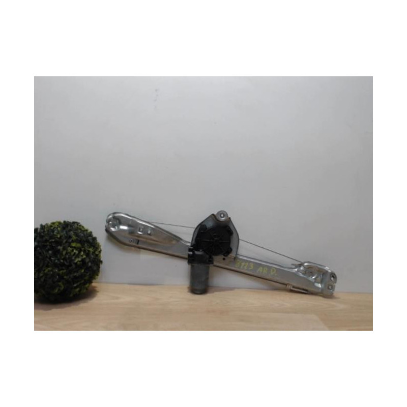 Mecanisme de leve vitre electrique arriere droit RENAULT CLIO 3 PHASE 1 d’occasion