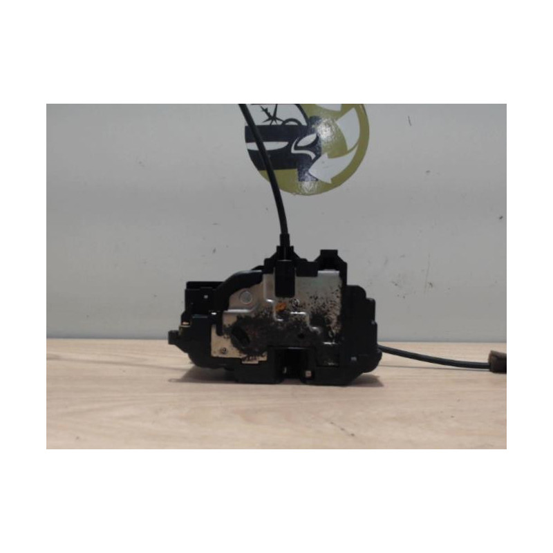 Serrure arriere droit RENAULT CLIO 3 PHASE 2 BREAK d’occasion