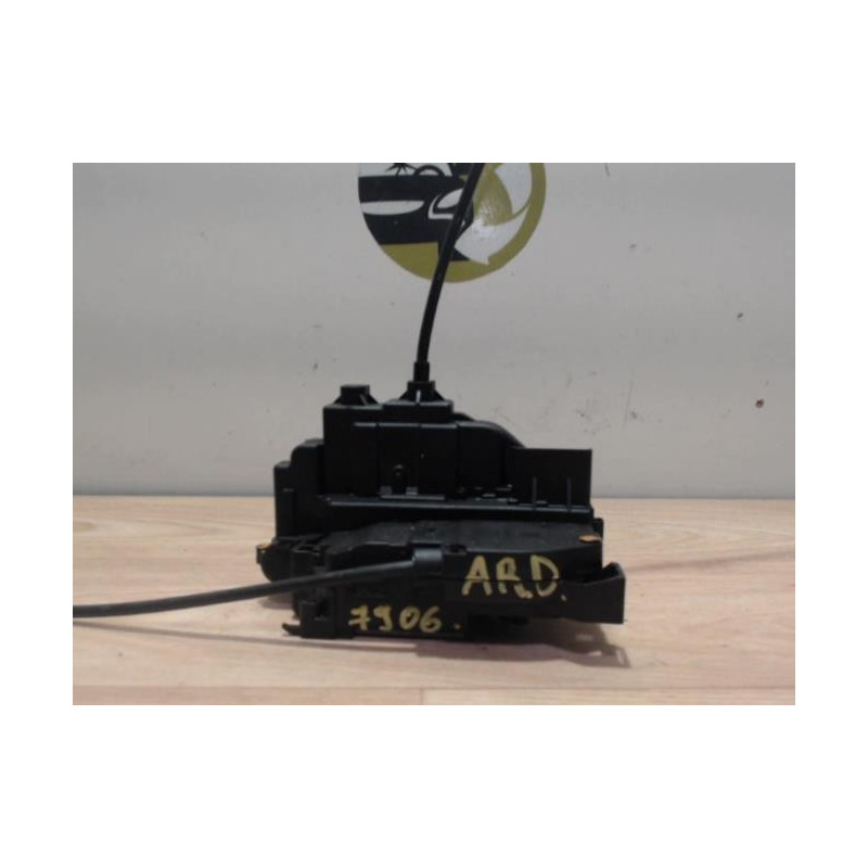 Serrure arriere droit RENAULT CLIO 3 PHASE 2 BREAK d’occasion