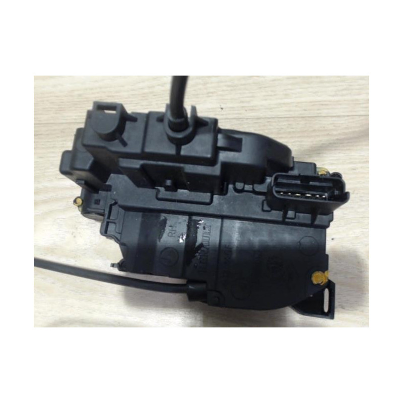 Serrure arriere droit RENAULT CLIO 3 PHASE 2 BREAK d’occasion