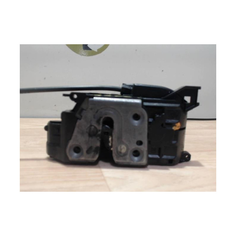 Serrure arriere droit RENAULT CLIO 3 PHASE 2 BREAK d’occasion