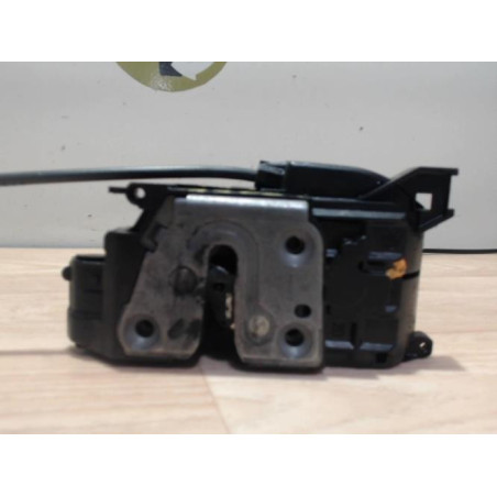 Serrure arriere droit RENAULT CLIO 3 PHASE 2 BREAK d’occasion