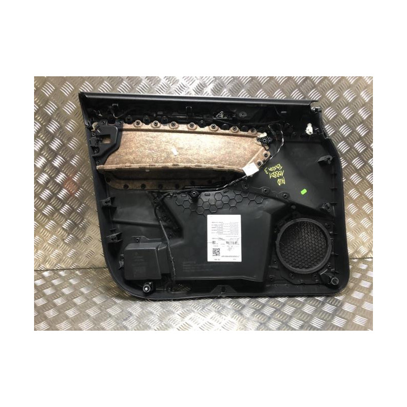 Panneau de porte avant droit VOLKSWAGEN TOURAN 3 d’occasion