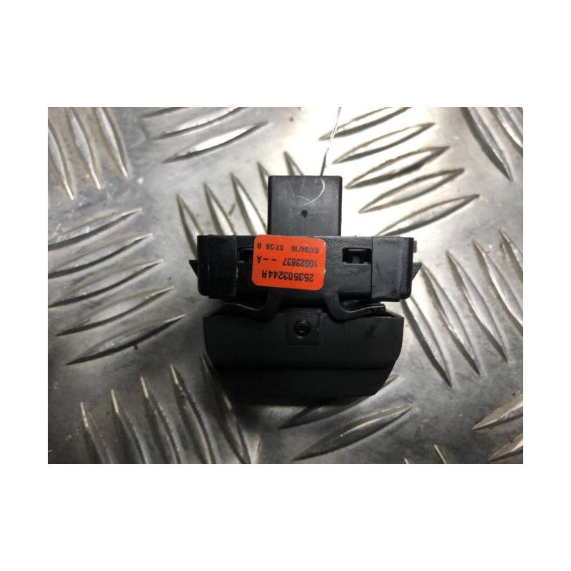 Commande degivrage lunette arriere DACIA DOKKER PHASE 1 d’occasion