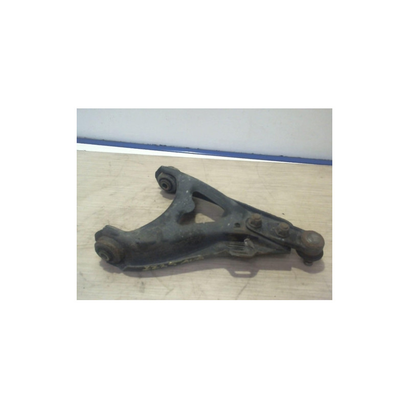 Triangle avant droit RENAULT MEGANE 1 PHASE 2 d’occasion