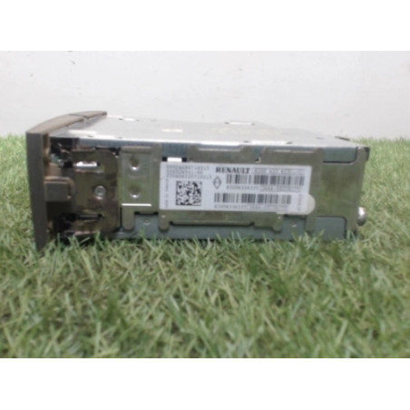 Autoradio d'origine RENAULT CLIO 3 PHASE 1 d’occasion