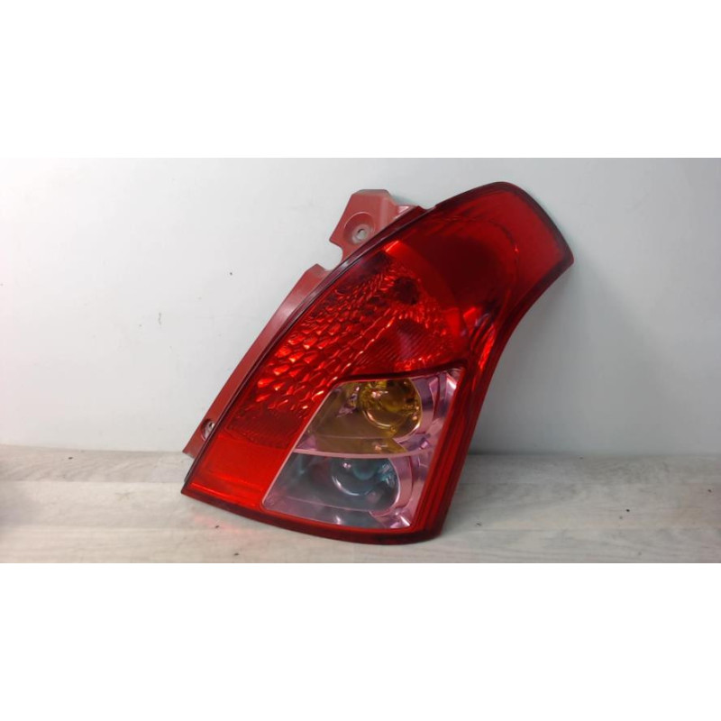 Feu arriere principal droit (feux) SUZUKI SWIFT 3 d’occasion