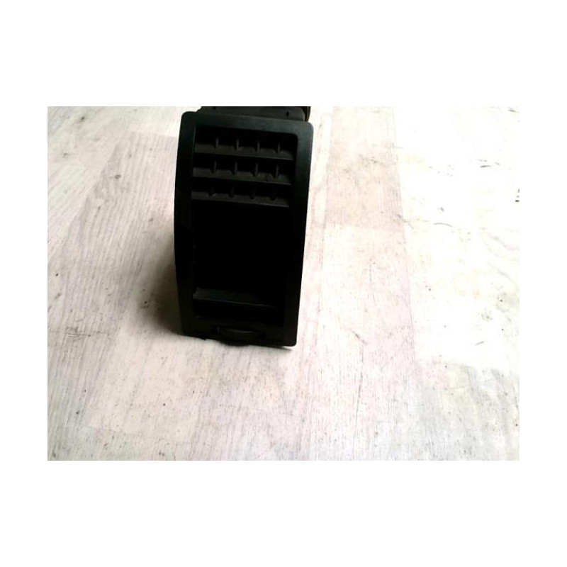 Aerateur tableau de bord avant droit VOLKSWAGEN POLO 4 PHASE 1 d’occasion