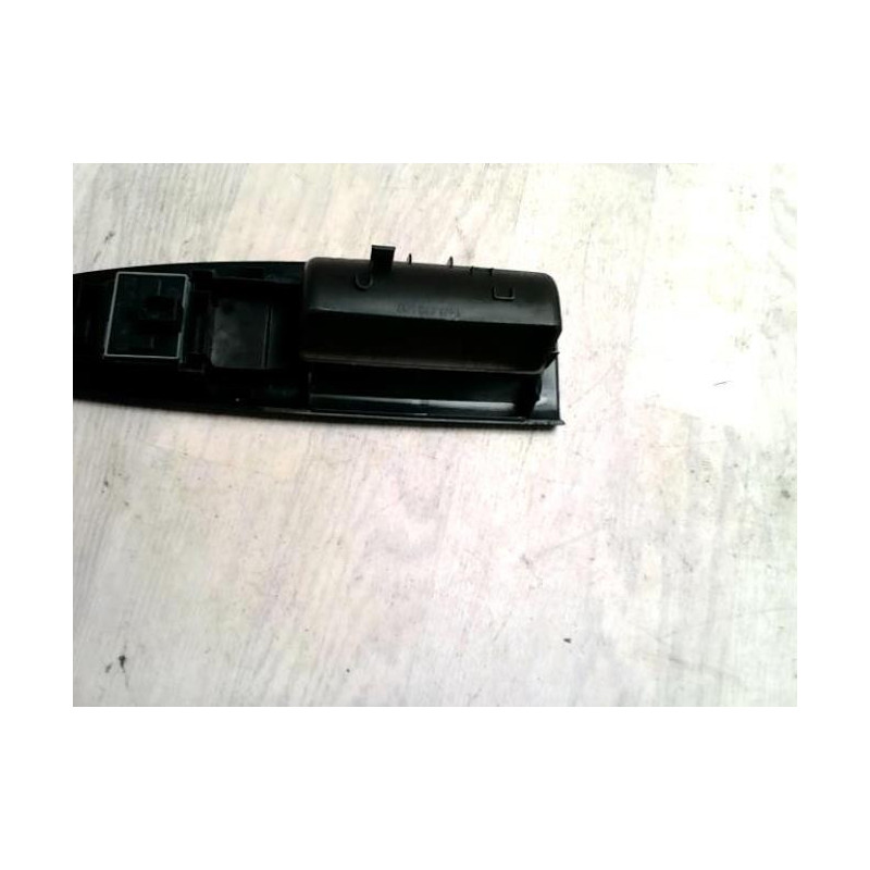 Interrupteur de leve vitre avant gauche VOLKSWAGEN POLO 4 PHASE 1 d’occasion