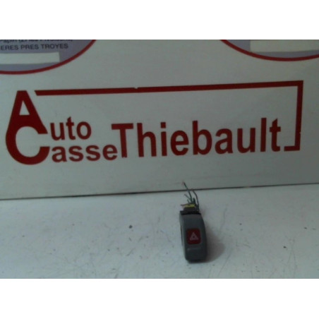 Bouton de warning NISSAN PRIMERA I d’occasion