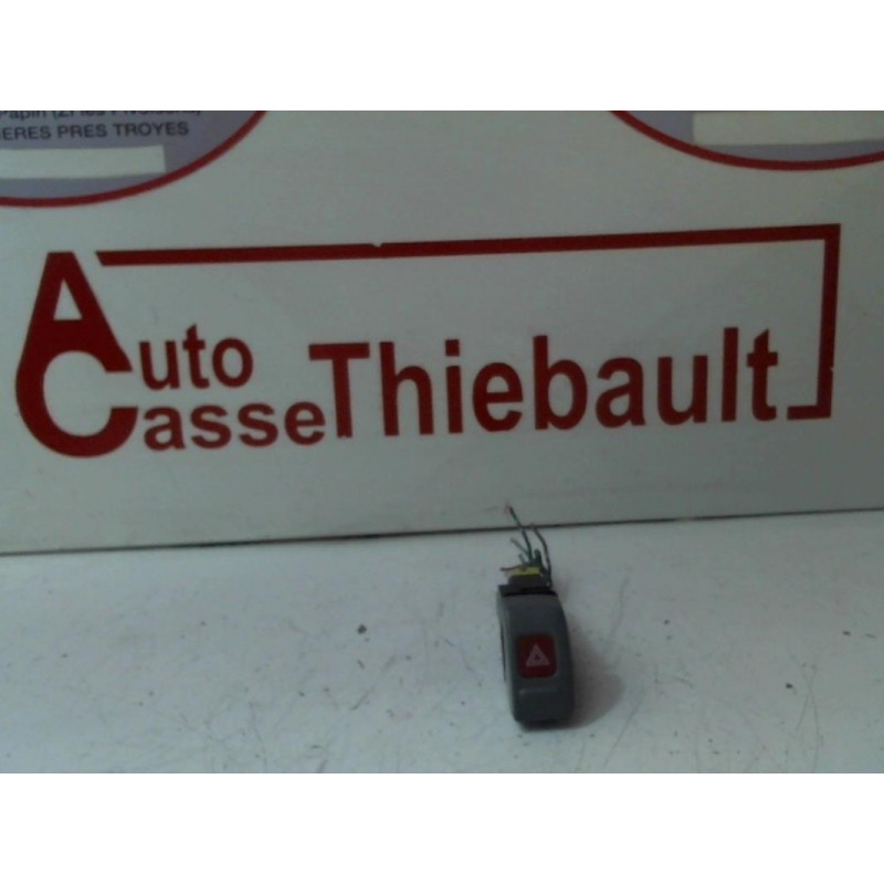 Bouton de warning NISSAN PRIMERA I d’occasion