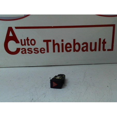 Bouton de warning VOLKSWAGEN POLO IV (9N1) PHASE 1 d’occasion