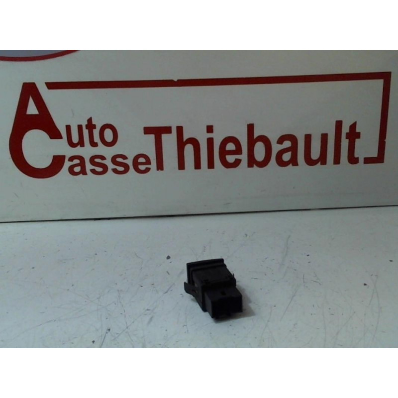 Bouton de warning VOLKSWAGEN POLO IV (9N1) PHASE 1 d’occasion