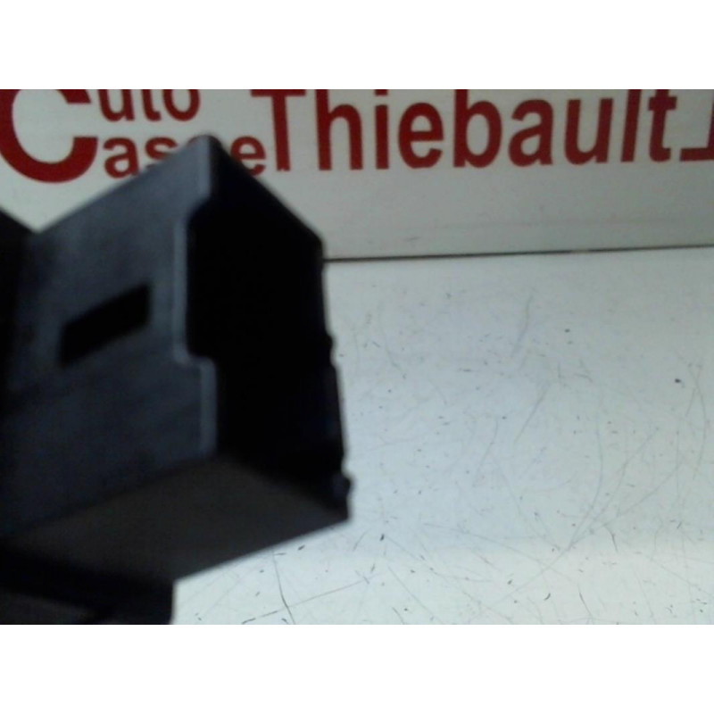 Bouton de warning VOLKSWAGEN POLO IV (9N1) PHASE 1 d’occasion