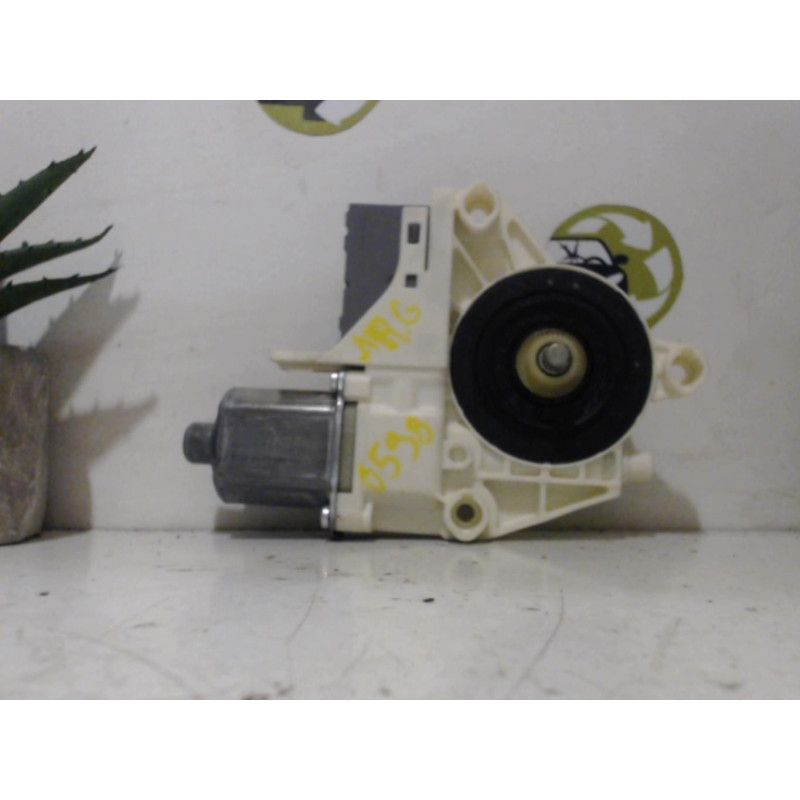Moteur leve vitre arriere gauche PEUGEOT 407 PHASE 1 d’occasion