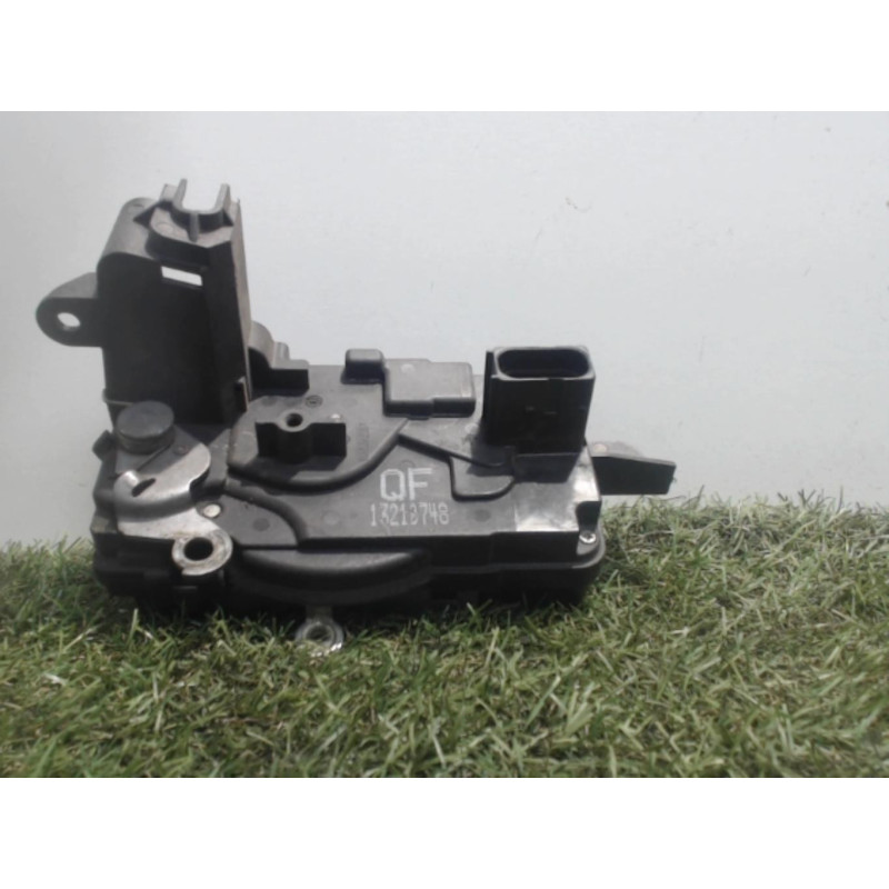 Serrure avant droit OPEL ZAFIRA B PHASE 1 d’occasion
