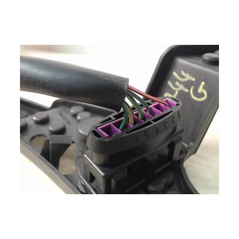 Platine feu arriere gauche TOYOTA AVENSIS 2 PHASE 2 d’occasion