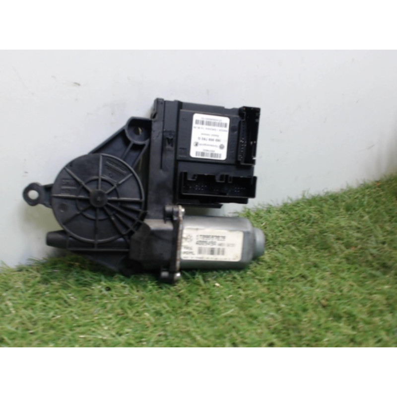 Moteur leve vitre avant droit VOLKSWAGEN TOURAN 1 PHASE 1 d’occasion